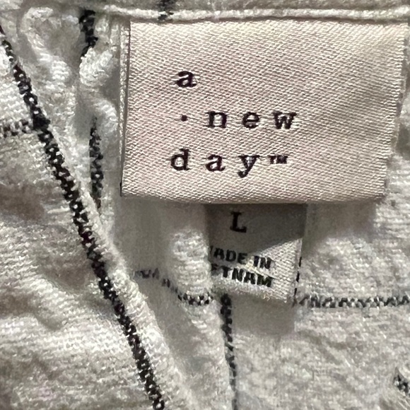 A new day cotton grid detail rolled short sleeve v-neck high low hem shirt L - Picture 4 of 4